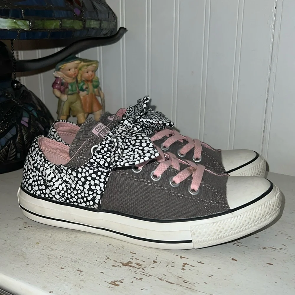 Converse bow sneakers size 9